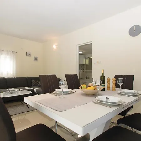 Two-bedroom In Poplat Holiday home *