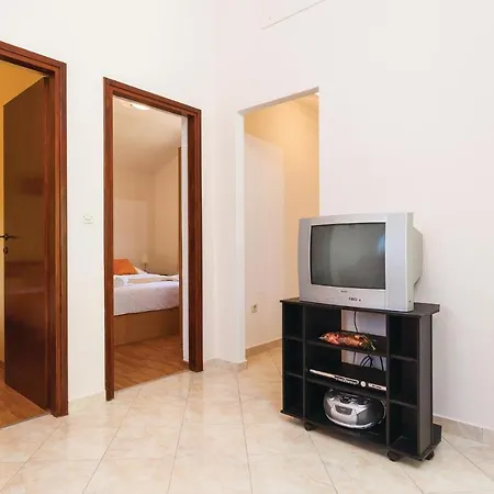 Two-bedroom In Poplat בית נופש *