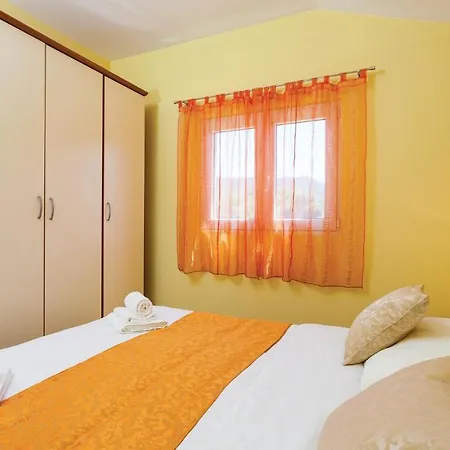 Two-bedroom In Poplat וולה לוקה