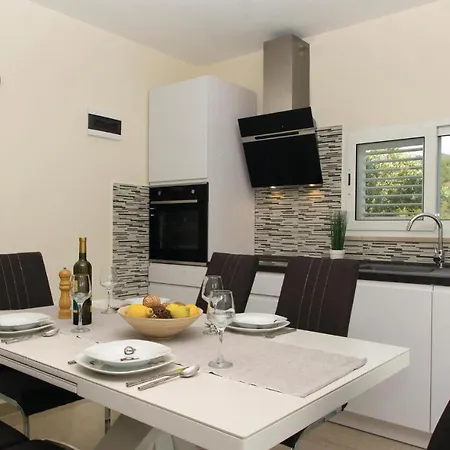 Two-bedroom In Poplat בית נופש