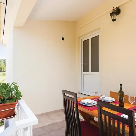 בית נופש Two-bedroom In Poplat